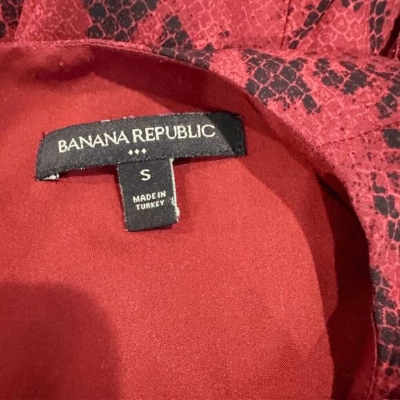 Banana Republic Snake Skin Print Dress Red Black Ruffle Elastic Waist Size Small - Picture 6 of 14